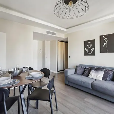 330 Pernet 3 : Elegance And Comfort In Apartment