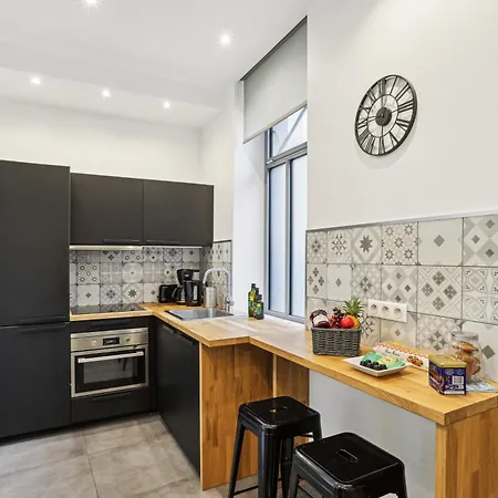 Lavie Maison I Marais Family Apartment