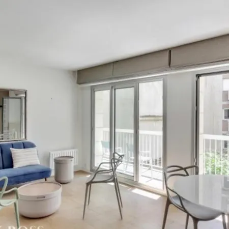 Another Attractive Flat Near By St-germain, St-placide Apartment