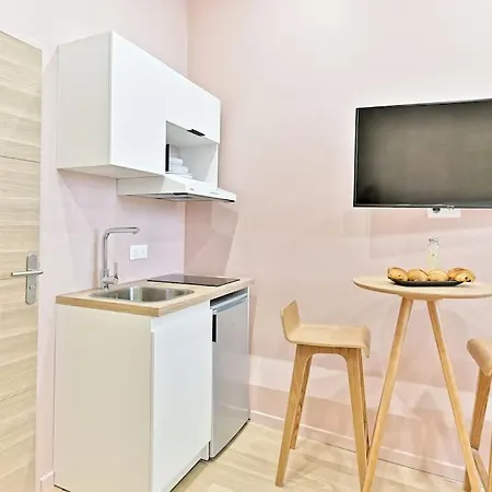 Petit Confortable & Tranquille 17eme Paris