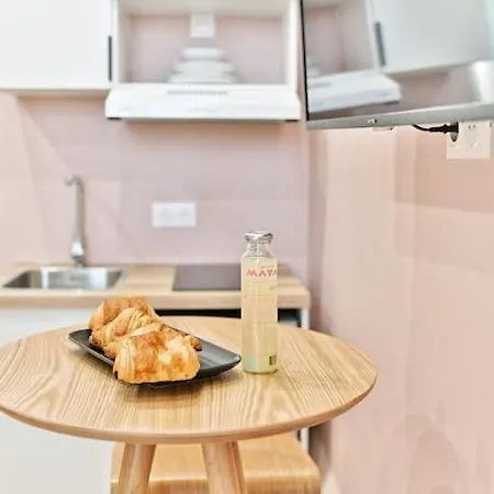 Petit Confortable & Tranquille 17eme Apartment