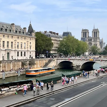 Apartment Charmant Paris, Vue Notre-dame Paris