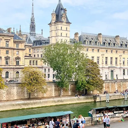 Apartment Charmant Paris, Vue Notre-dame Paris