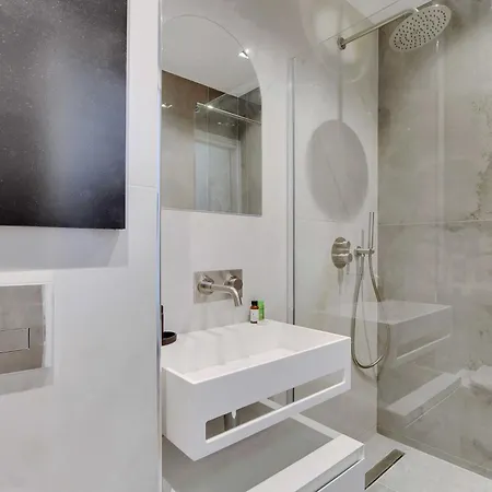 Apartment Authentic - 2br - 6p - Moulin Rouge Paris