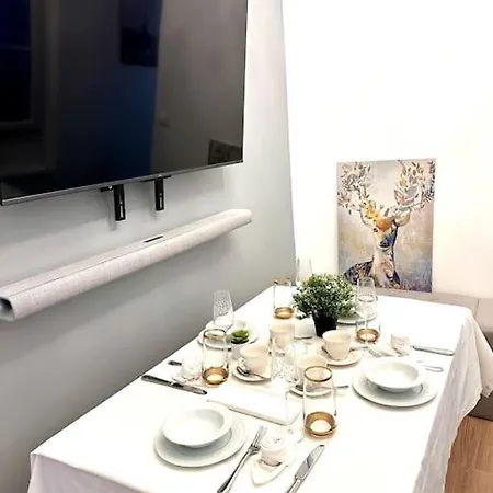 Apartment Appt Renove Proche Montmartre Gare Du Nord Et Est