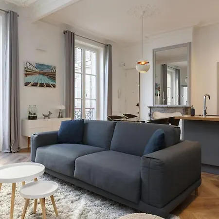 Renovated Spacious Parisian Near La Madeleine Apartment