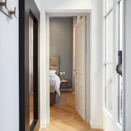 Renovated Spacious Parisian Near La Madeleine