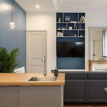 Renovated Spacious Parisian Near La Madeleine