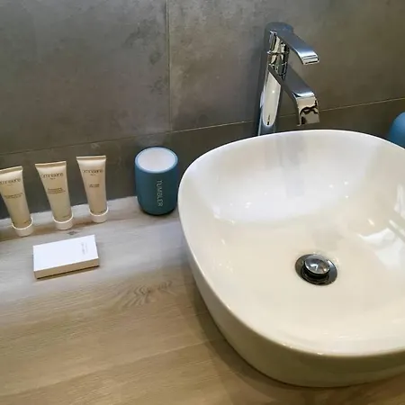 Renovated Spacious Parisian Near La Madeleine Apartment *