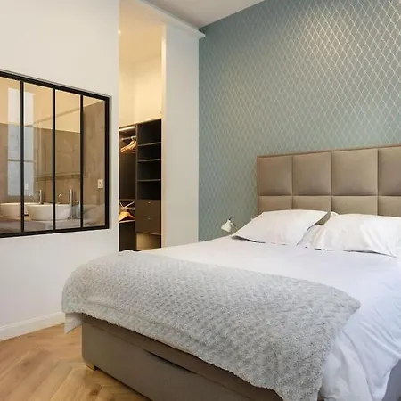 Apartment Renovated Spacious Parisian Near La Madeleine *