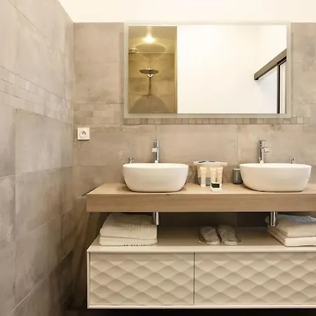 Renovated Spacious Parisian Near La Madeleine * Paris