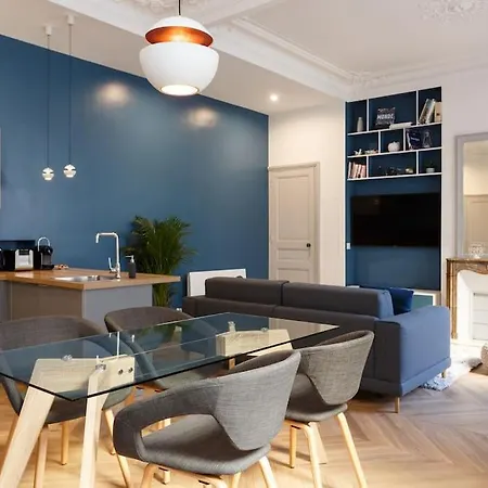 Apartment Renovated Spacious Parisian Near La Madeleine Paris