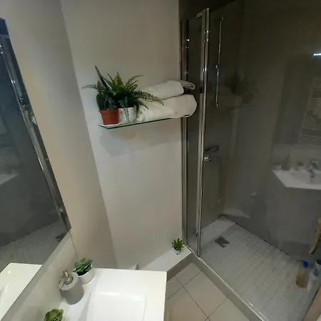 Apartment 1 Minute Gare Montparnasse , Center , Front Metro,close To Eiffel Tour And Louvre Meusm