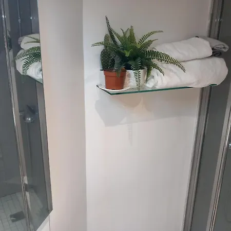 1 Minute Gare Montparnasse , Center , Front Metro,close To Eiffel Tour And Louvre Meusm * Paris