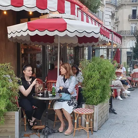 1 Minute Gare Montparnasse , Center , Front Metro,close To Eiffel Tour And Louvre Meusm *