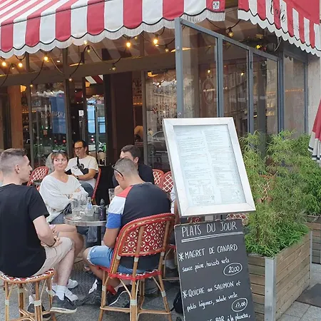 1 Minute Gare Montparnasse , Center , Front Metro,close To Eiffel Tour And Louvre Meusm