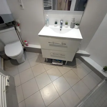 1 Minute Gare Montparnasse , Center , Front Metro,close To Eiffel Tour And Louvre Meusm