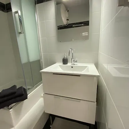 12m2 With View On Eiffel Tower Parijs