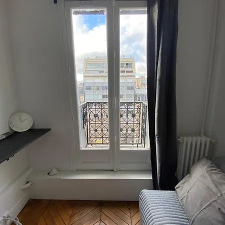 12m2 With View On Eiffel Tower Parijs