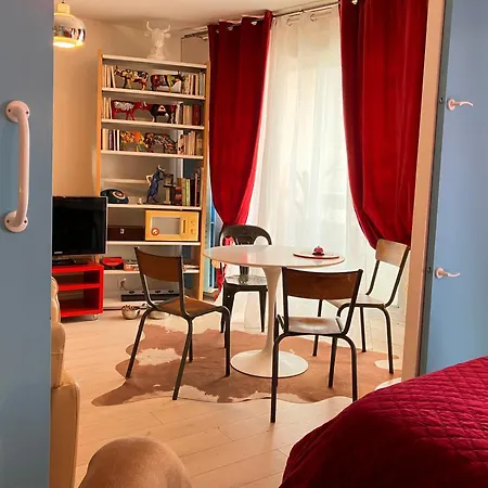 Le 300 By Happynoworry Apartment *