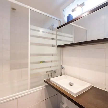 Apartment Geranimus Parisian Charm *