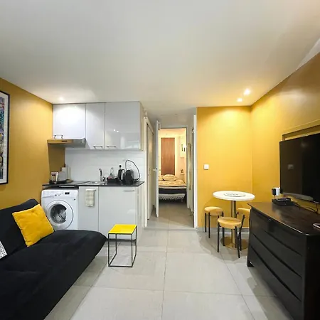 Chic Marais Centre Apartment