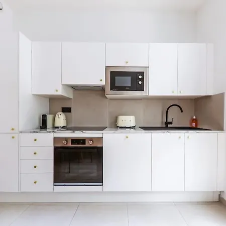 Urban Retreat Brand-new Duplex 2-bedroom Apartment