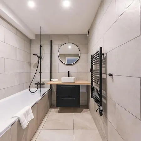 Urban Retreat Brand-new Duplex 2-bedroom Apartment