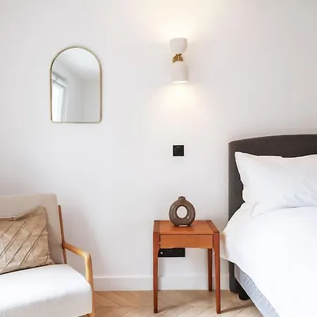 Urban Retreat Brand-new Duplex 2-bedroom Apartment *