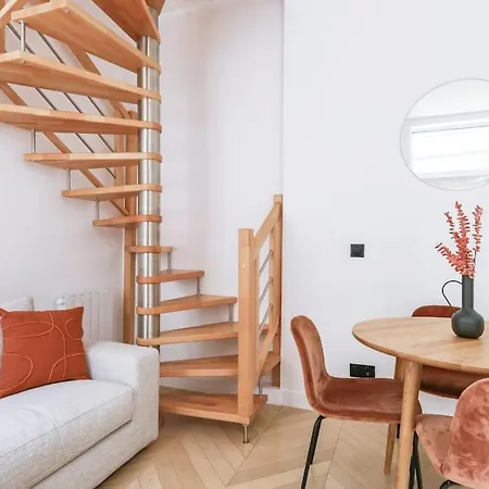 Urban Retreat Brand-new Duplex 2-bedroom Paris