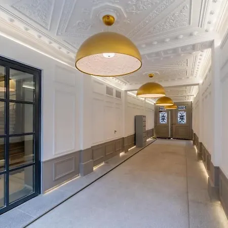 Urban Retreat Brand-new Duplex 2-bedroom Apartment *