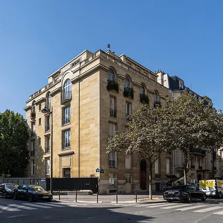 Luxury 4 Bedroom Eiffel Tower View Daire