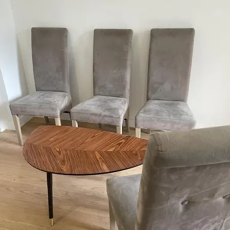 5 Persons Montparnasse Paris