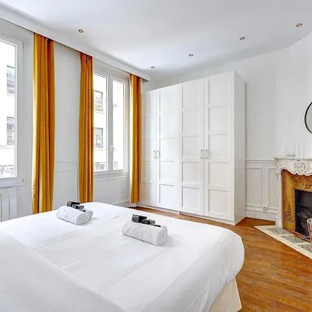 Apartment Sur Les Champs Elysees *