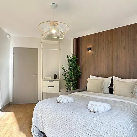 With Terrace In Porte De Versailles Daire Paris