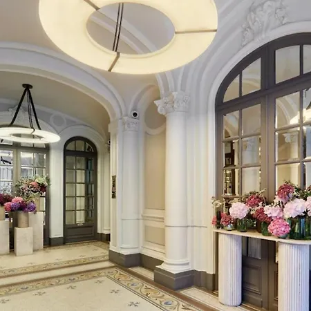 Luxueux Familial 5 Bd, Parc Monceau Appartement Parijs