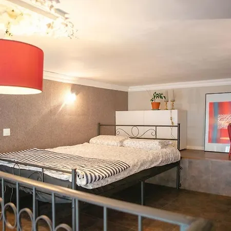 Apartment Quartier Belleville 20m2 Avec Mezzanine *