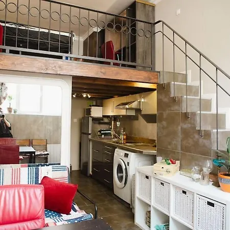 Apartment Quartier Belleville 20m2 Avec Mezzanine *