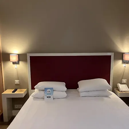 Kyriad 18 - Porte De Clignancourt - Montmartre 3*