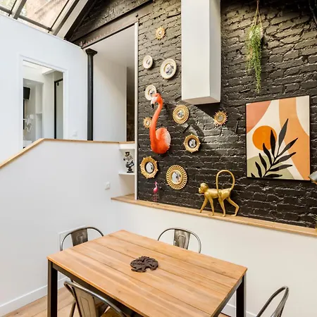 Apartment Relais Cocorico Artist Glass Roof With Ac Paris