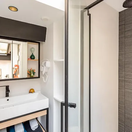 Relais Cocorico Artist Glass Roof With Ac * Paris