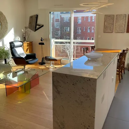 Apartment For 2 With Balcony In