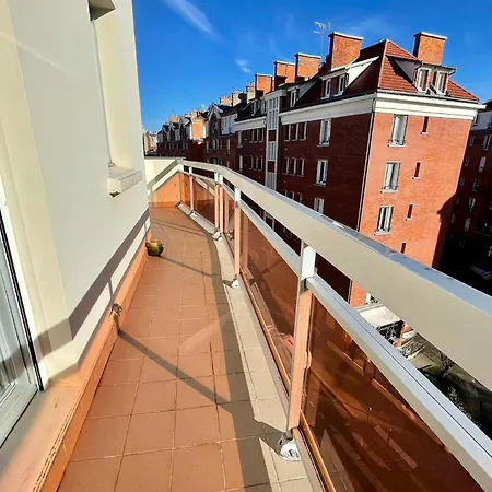 For 2 With Balcony In Apartment *