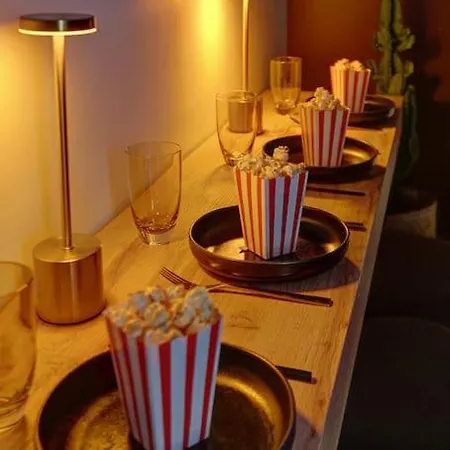 Apartment Sacre Coeur, Netflix & Chill *