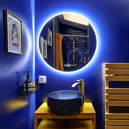 Sacre Coeur, Netflix & Chill Apartment Paris