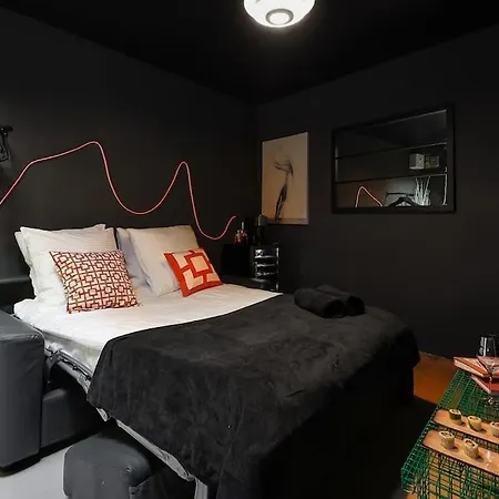 Le Dark Apartment