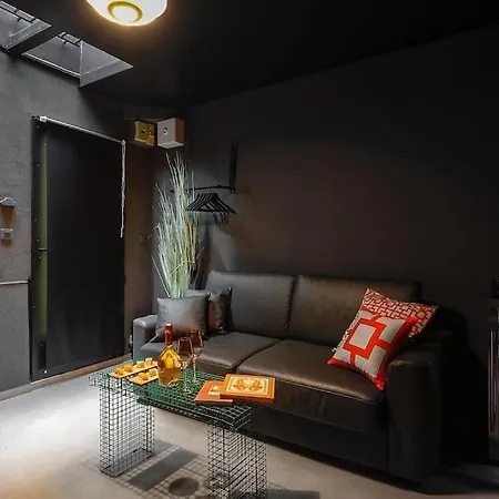 Le Dark Apartment *