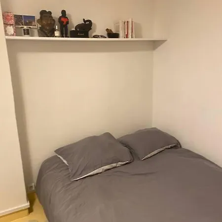 Studio 13m2completement Paris