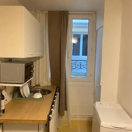Studio 13m2completement * Paris