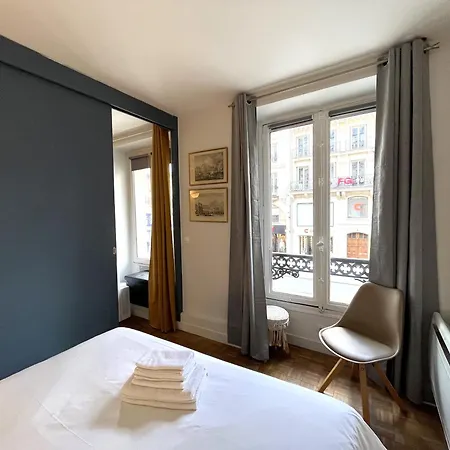 & Functional At Chatelet * Paris